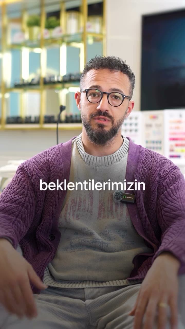 Love Yourself by Anastasiya Beauty adına Burak, Studio Gria hakkında konuşurken